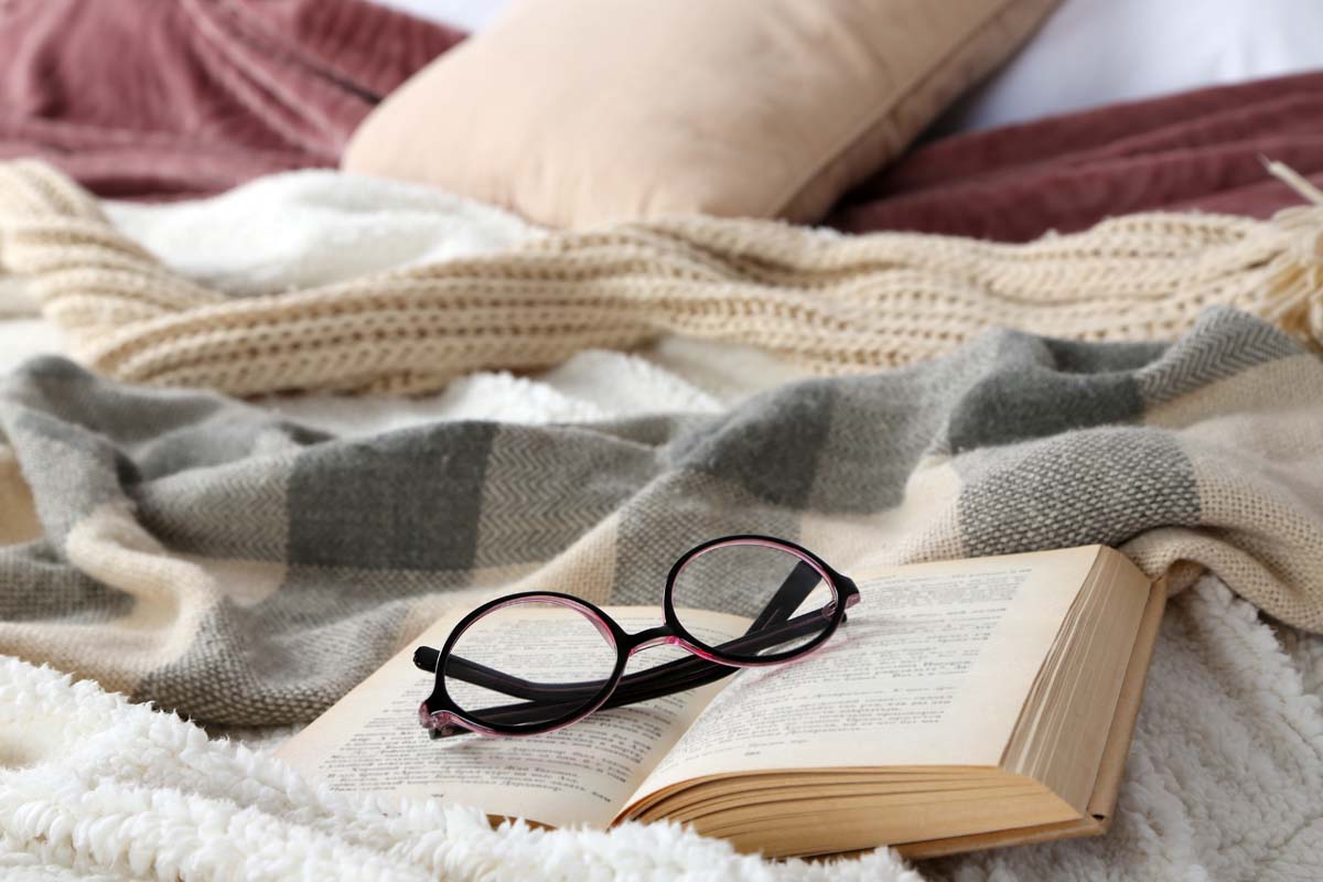 Reading in Bed How to Read Comfortably (Sleep Benefits and Tips